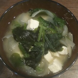 ほうれん草と豆腐の味噌汁